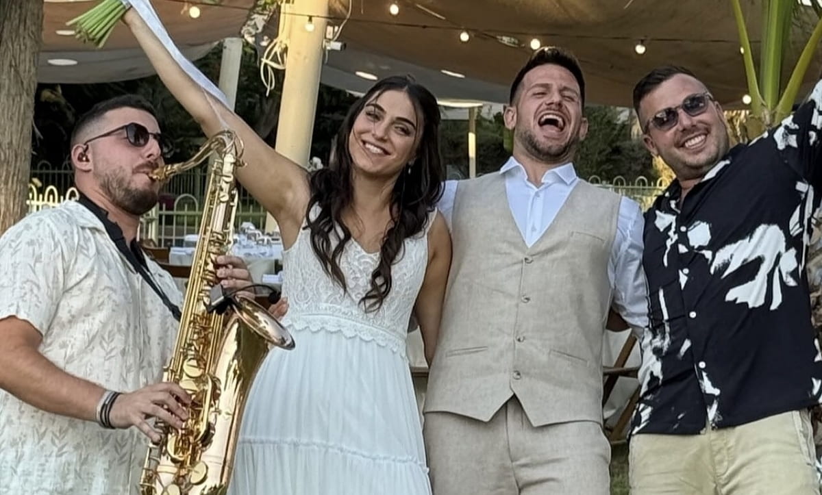 בסגירת DJ