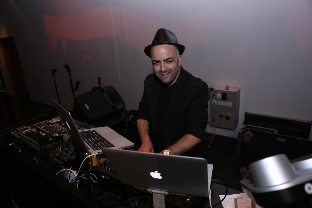 חוות דעת של רוני242 על !ZE DJ מושיקו שטרן - אמיר פוינט - קולי