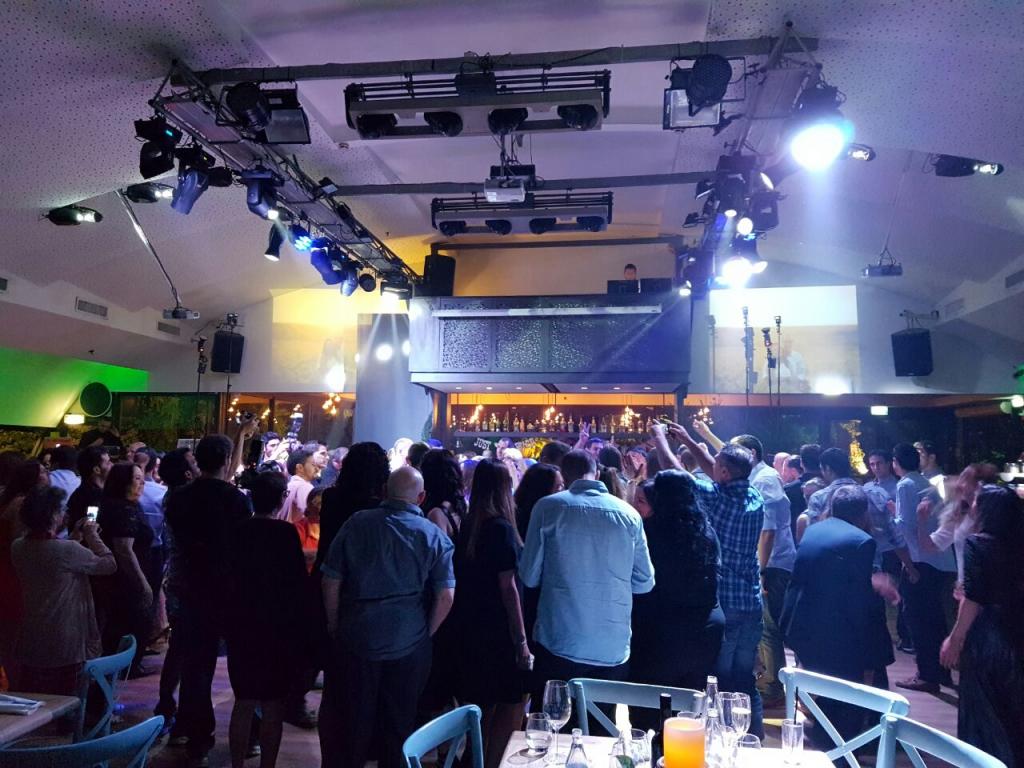 חוות דעת של Viki על מיקס ג'וני בגים