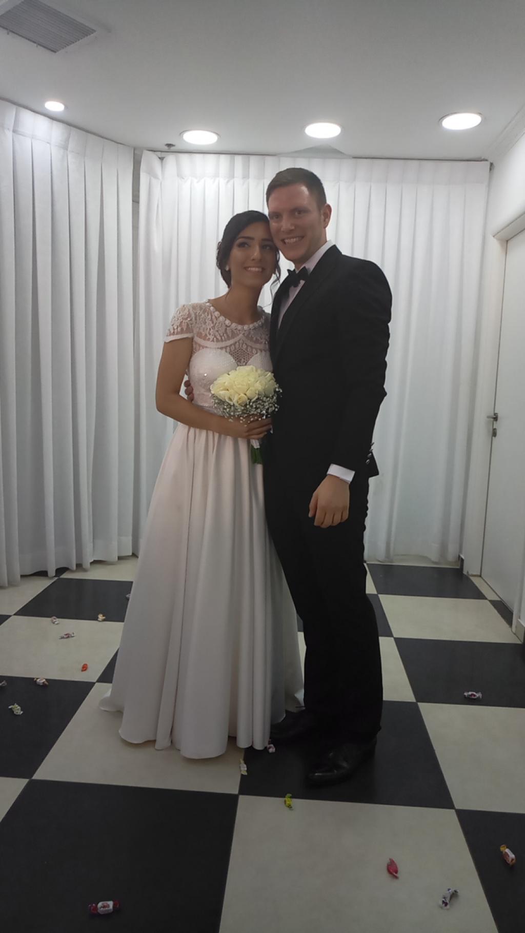 חוות דעת של Orit על ליאנה שמלות כלה שער איפור