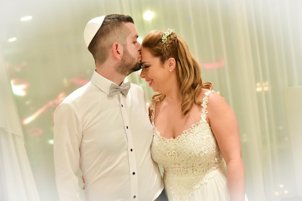 חוות דעת של Adi על שני שוסטר תסרוקות כלה-ערב