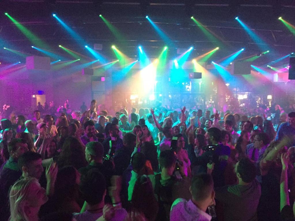חוות דעת של helli Berry על C-Music DJs -סי מיוזיק