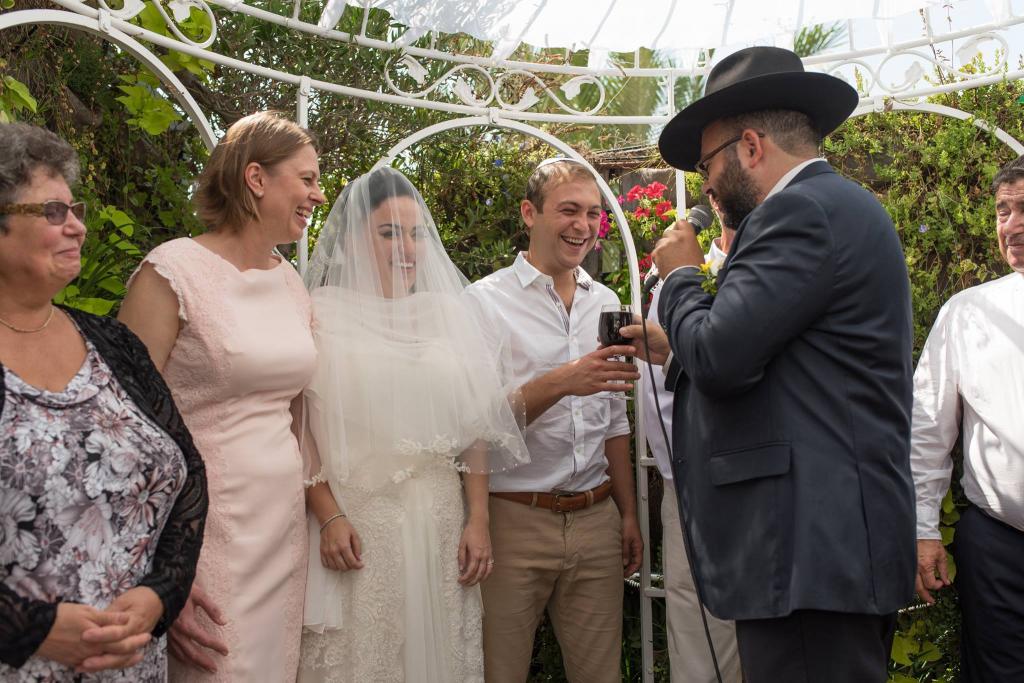 חוות דעת של Sima על הרב חיים זמיר - טקס חופה שמח קצר וקולע:-)