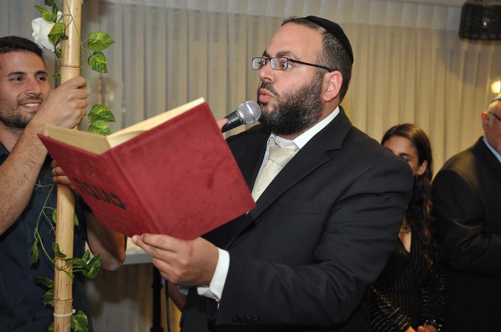 חוות דעת של Amit על הרב חיים זמיר - טקס חופה שמח קצר וקולע:-)