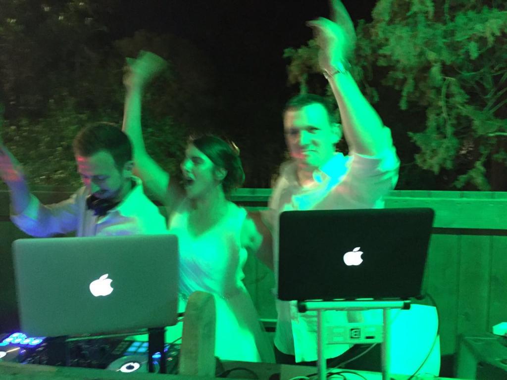 חוות דעת של nava.shm על ZIGNMORE DJ'S - נדב זיגלמן