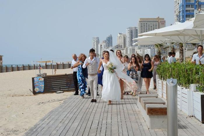 ארוחה משפחתית וחופה ארוחה משפחתית וחופה