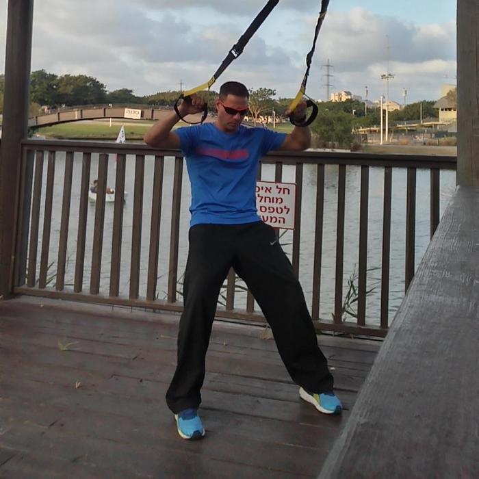 משיכות גב עם TRX משיכות גב עם TRX