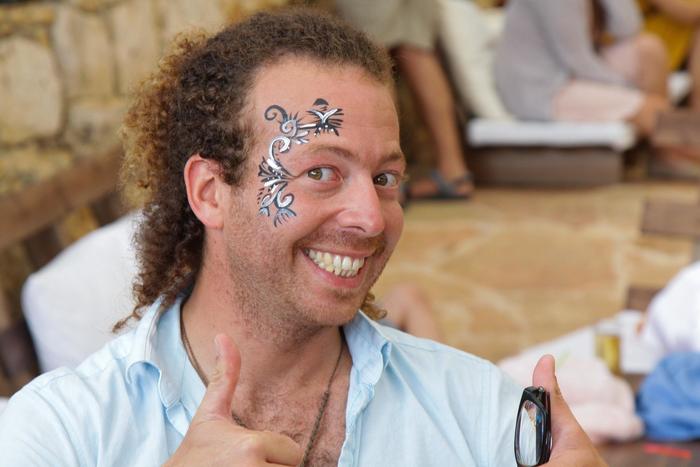 אז מה תרצו שנצייר לכם על המצח? אז מה תרצו שנצייר לכם על המצח?