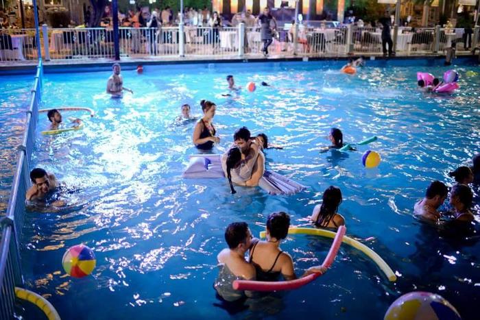 הופתענו מכמות האנשים שנכנסו למים הופתענו מכמות האנשים שנכנסו למים