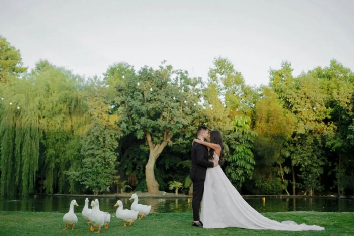 גן האירועים 'יארה' השוכן בקיסריה מציע לכם חתונה רומנטית במיוחד, במקום פסטרולי בעיר המקסימה, קיסריה. צילום: קסם צלמים